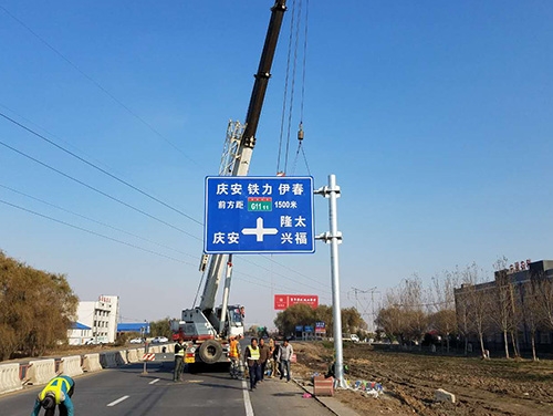 哈尔滨哈尔滨道路护栏网网片该如何进行正确的选购呢？